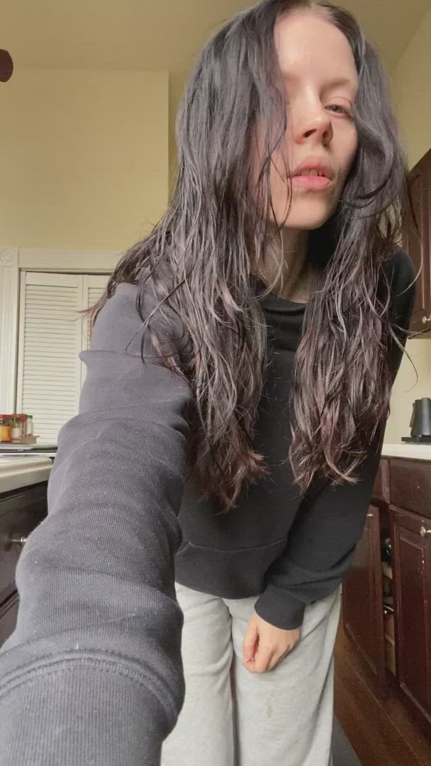 Petite porn video with onlyfans model Vivian Vaughn <strong>@vivian.xo</strong>