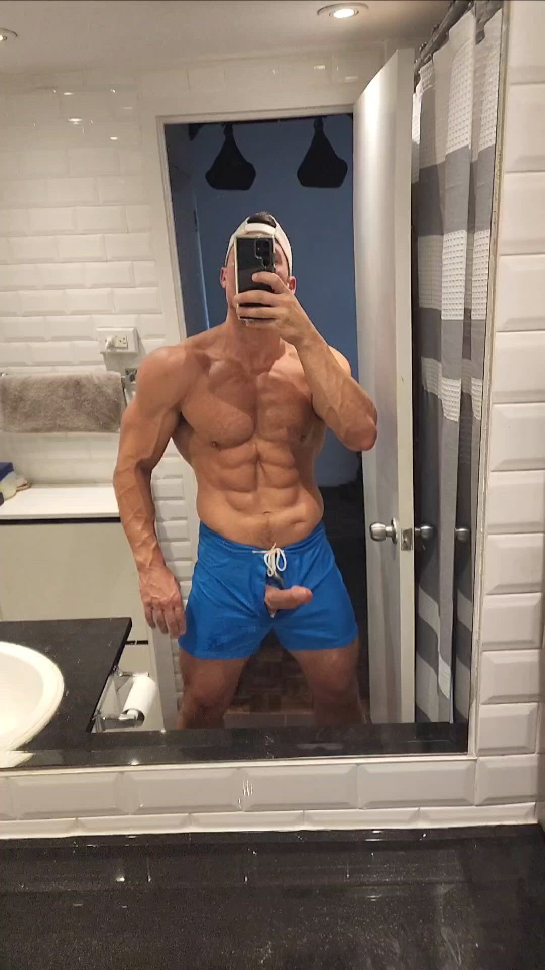 BWC porn video with onlyfans model mr_muscle_flexer <strong>@ripped_2strip </strong>