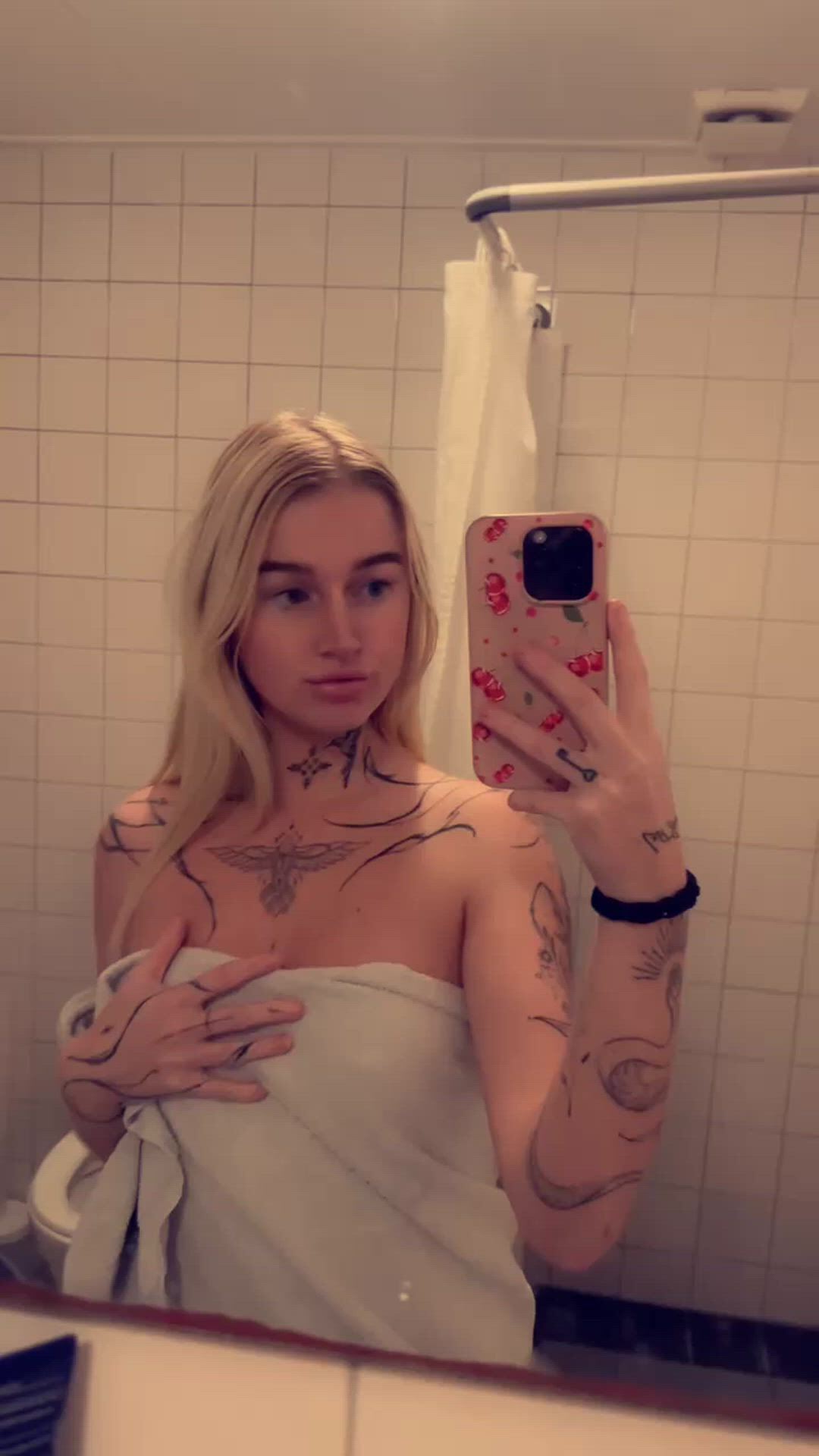 Babe porn video with onlyfans model naughtyrose99 <strong>@peachyrosee</strong>