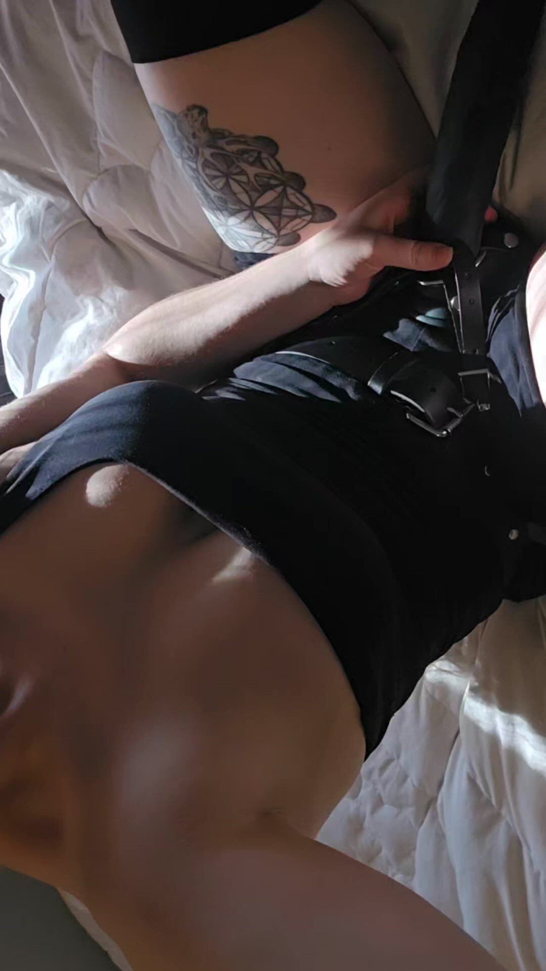 BDSM porn video with onlyfans model arwensnow <strong>@empressarwen</strong>