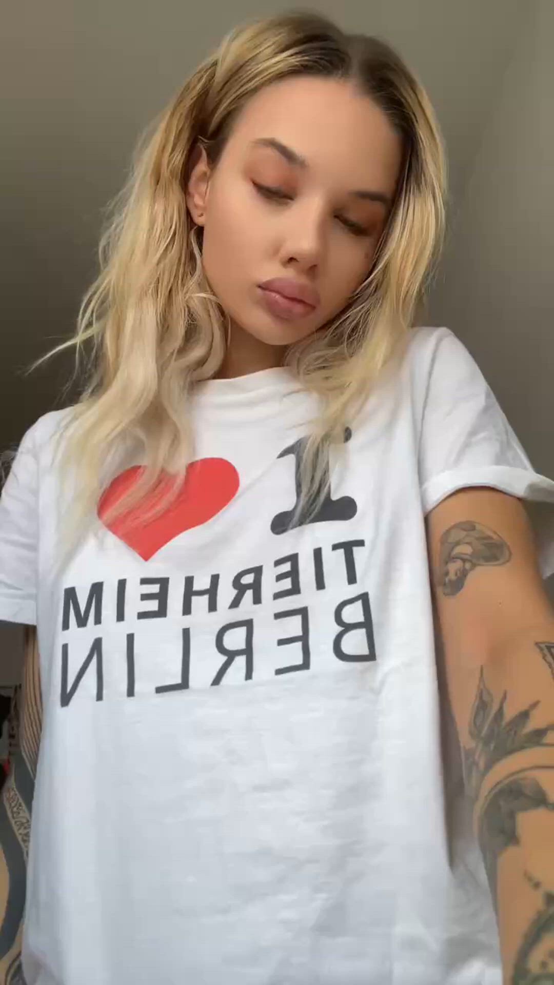 Amateur porn video with onlyfans model altbarb1e <strong>@altbarb1e</strong>