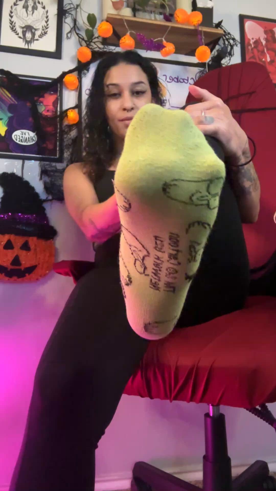 Feet porn video with onlyfans model RavenNoxx? <strong>@ravennoxx</strong>