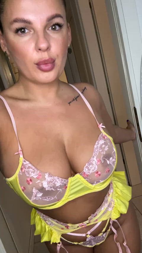 Celebrity porn video with onlyfans model ashelyrain <strong>@ashleyraiin</strong>