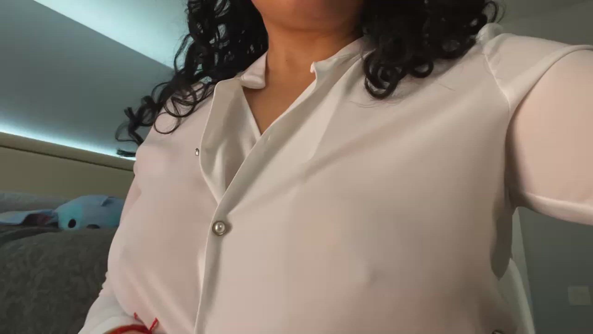 Braless porn video with onlyfans model lolalovez233 <strong>@lolalovez23vip</strong>