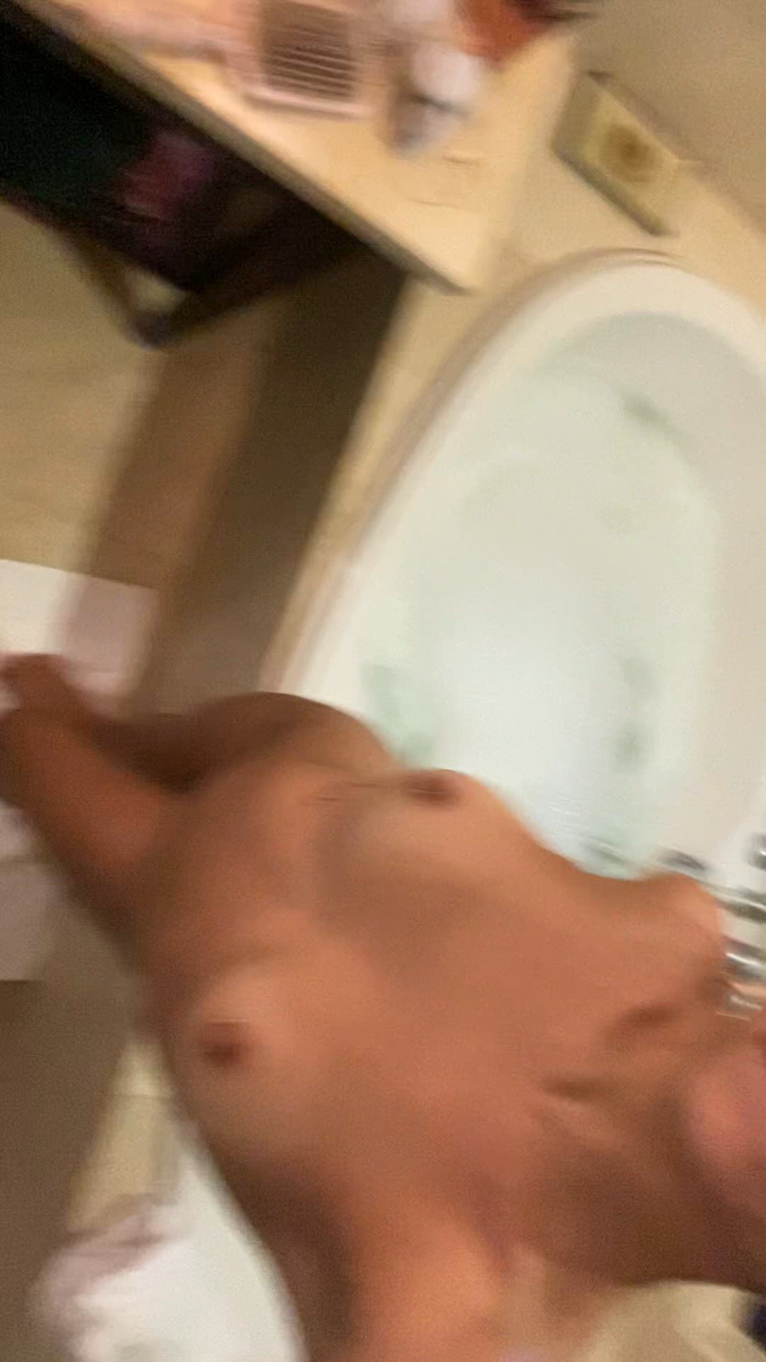 Bathtub porn video with onlyfans model isasladexx <strong>@isasladexxx</strong>