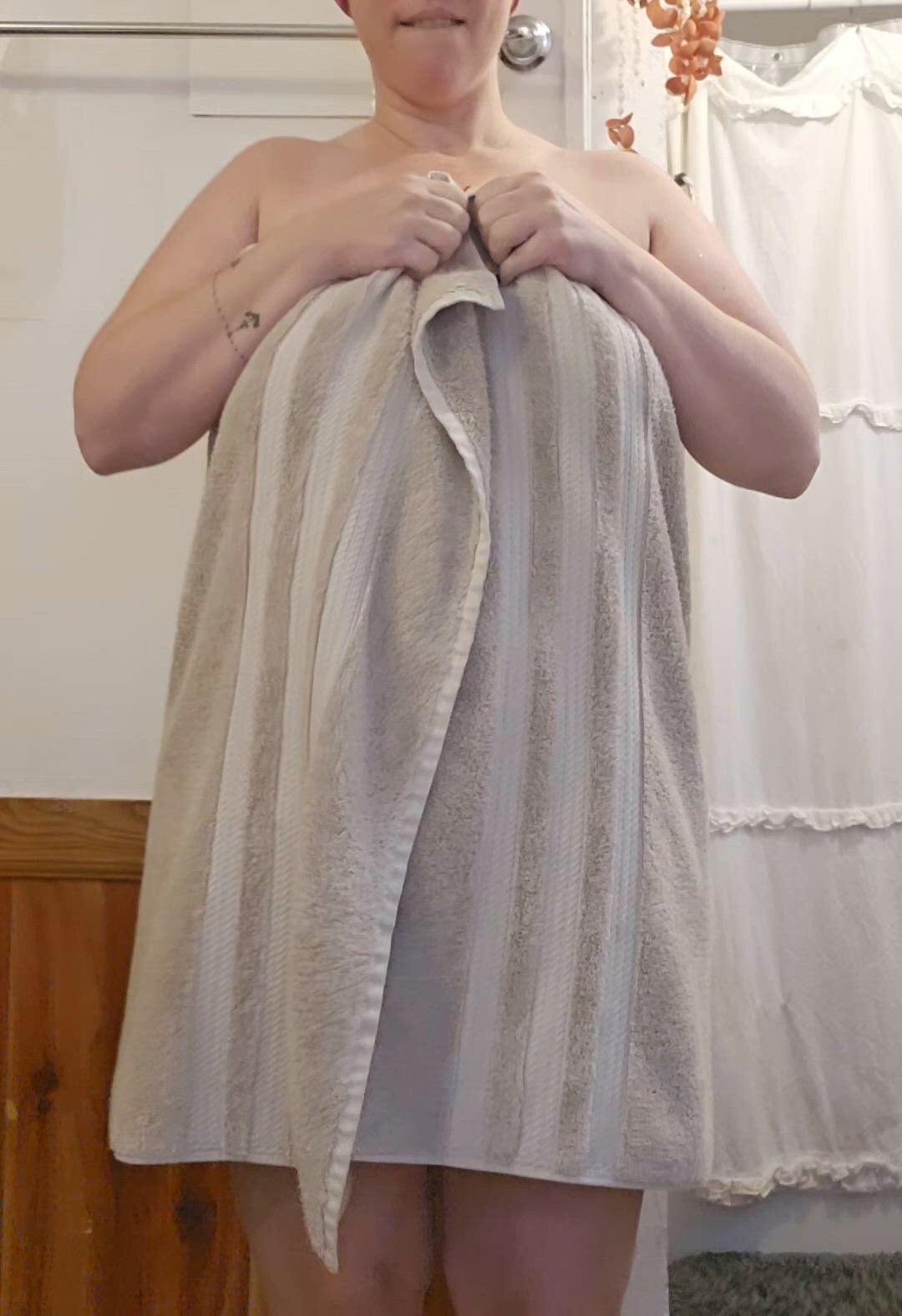 MILF porn video with onlyfans model sirengoddess <strong>@xxsirengoddesxx</strong>