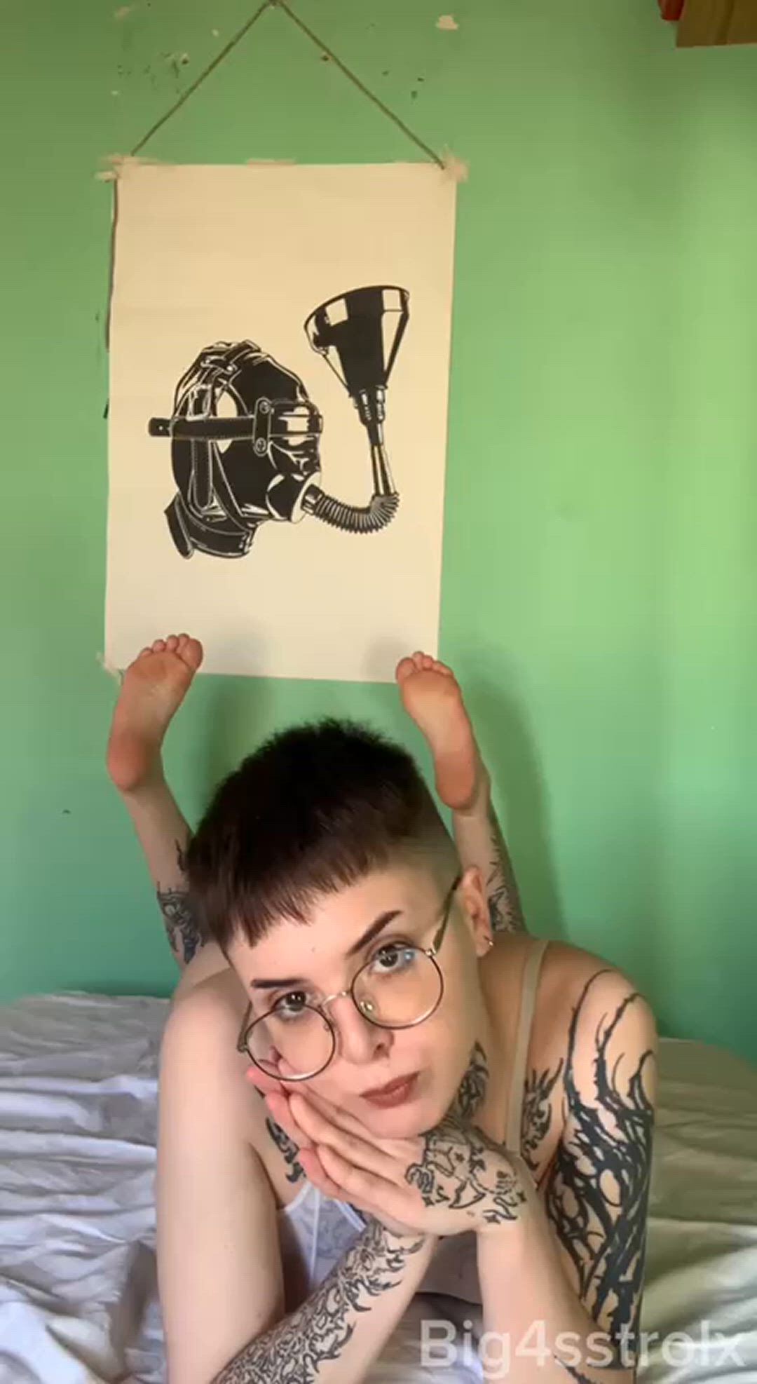 Feet porn video with onlyfans model big4sstrolx <strong>@big4sstrolx</strong>