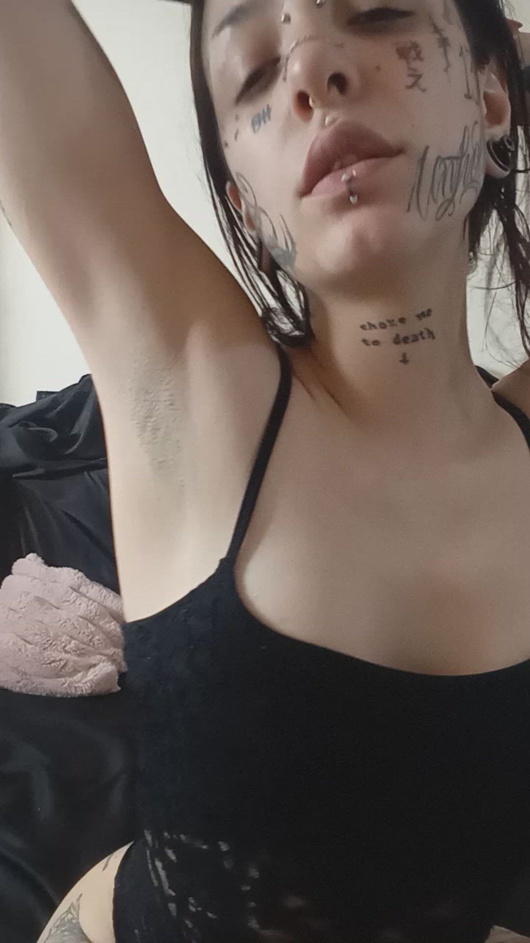 Armpit porn video with onlyfans model Ursula <strong>@urss666</strong>