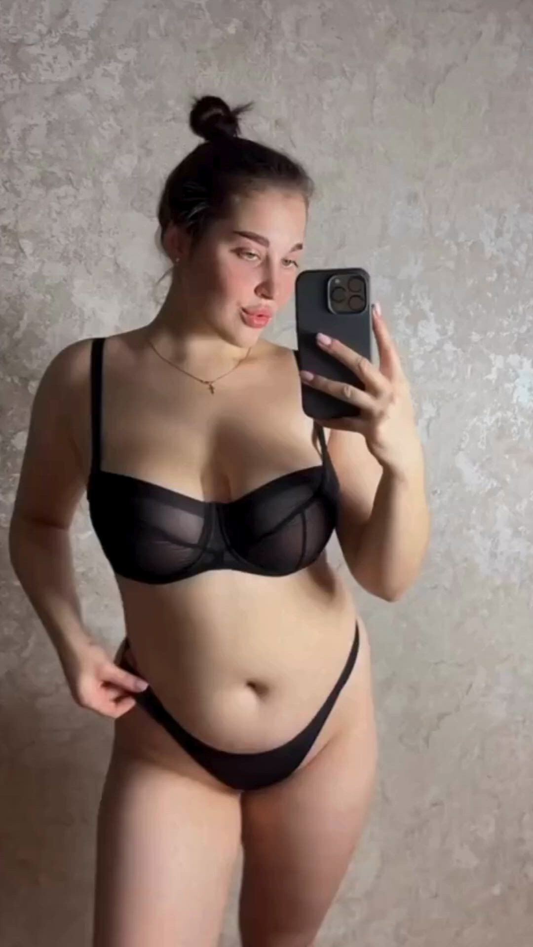 Amateur porn video with onlyfans model kirablaze11 <strong>@kirablaze11</strong>