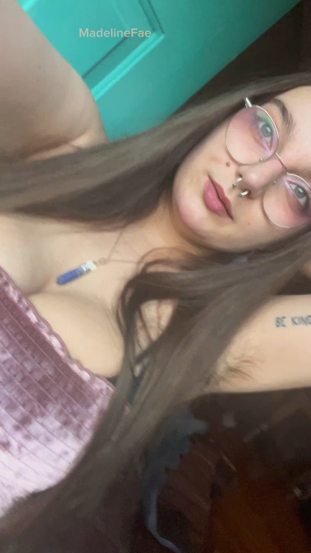 Armpit porn video with onlyfans model maddiefae <strong>@madelinethefaery</strong>