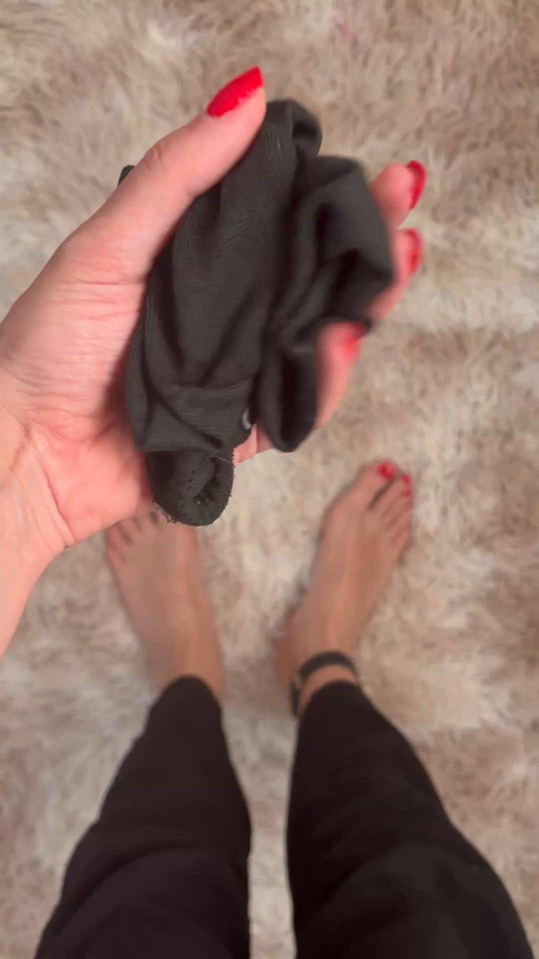 Dirty Feet porn video with onlyfans model Lina Senses <strong>@linassenses</strong>