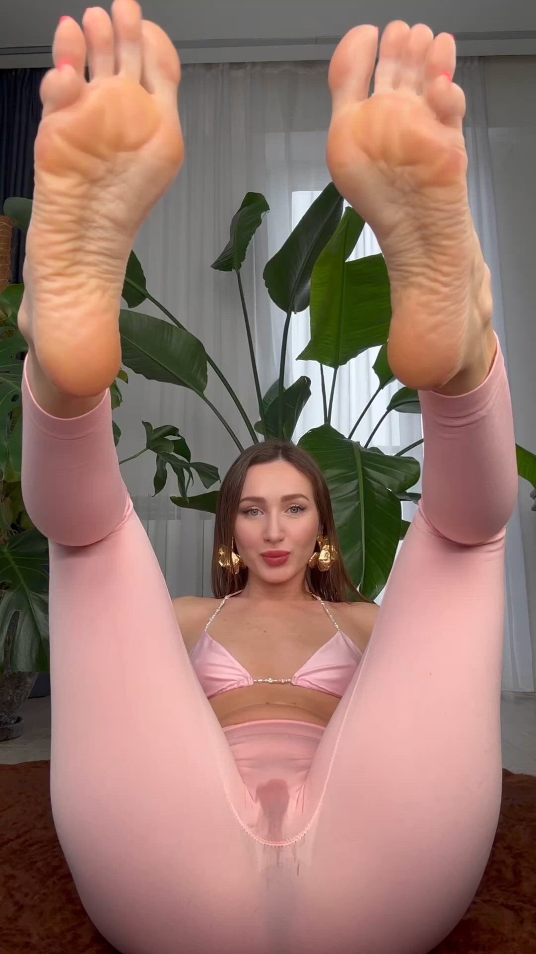 Cum on feet porn video with onlyfans model jackyqsoles <strong>@goddess_gq</strong>