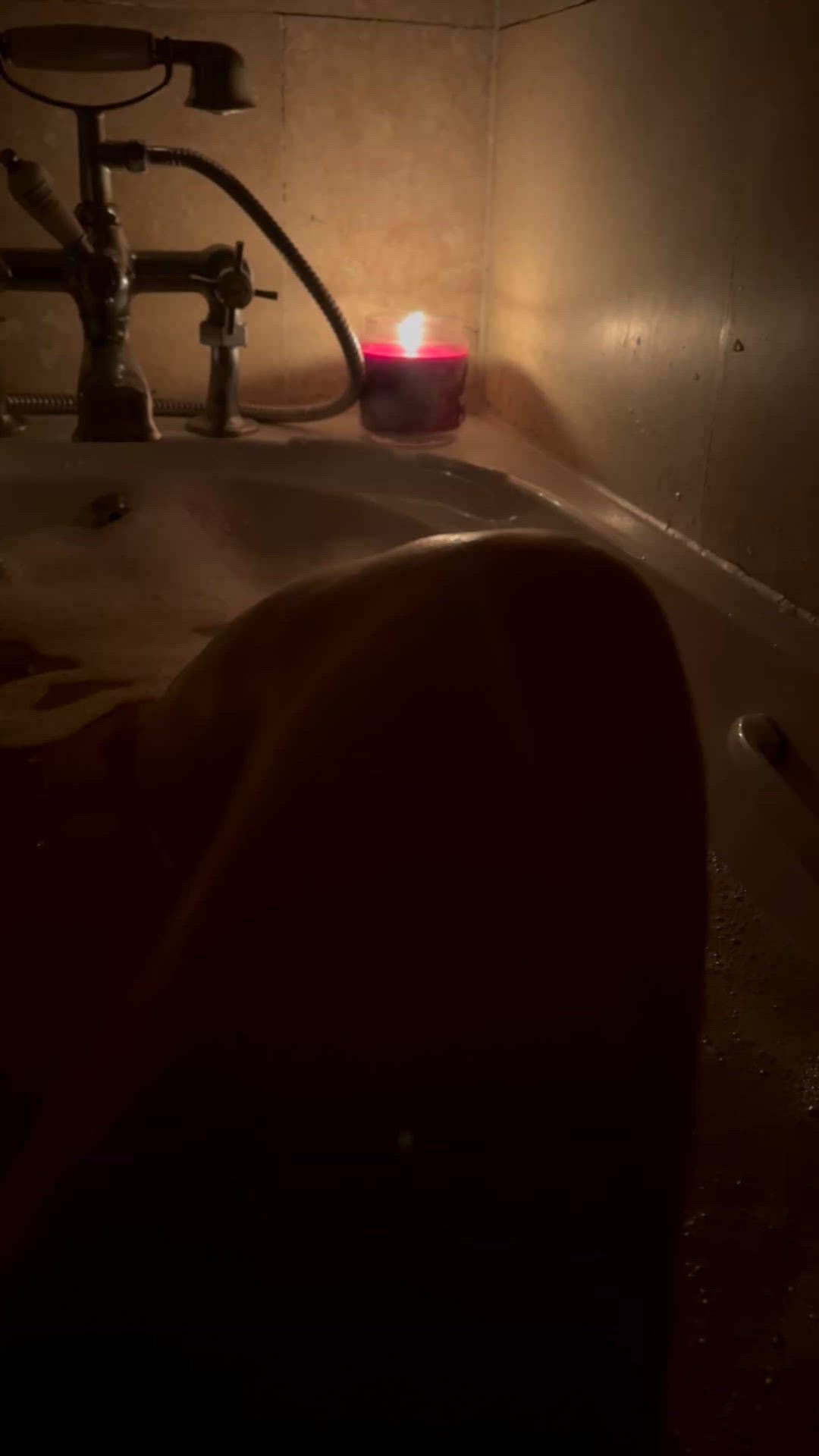 Bath porn video with onlyfans model sneakyfloof <strong>@sneakyfloof_</strong>