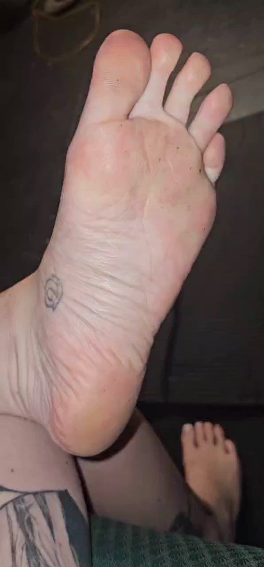 Dirty Feet porn video with onlyfans model juniperwoodsy <strong>@juniperwoodsy</strong>