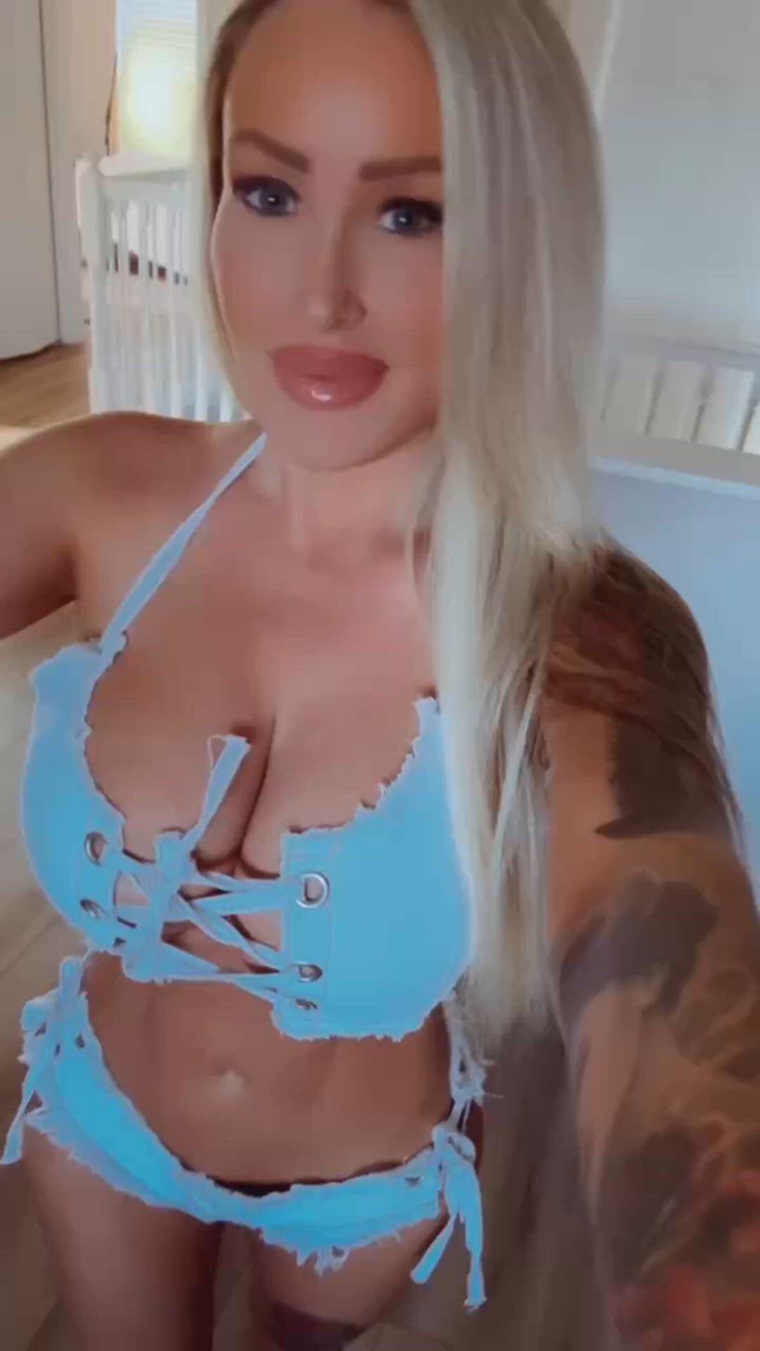 Blonde porn video with onlyfans model jessicabarton <strong>@jessbartontwin</strong>