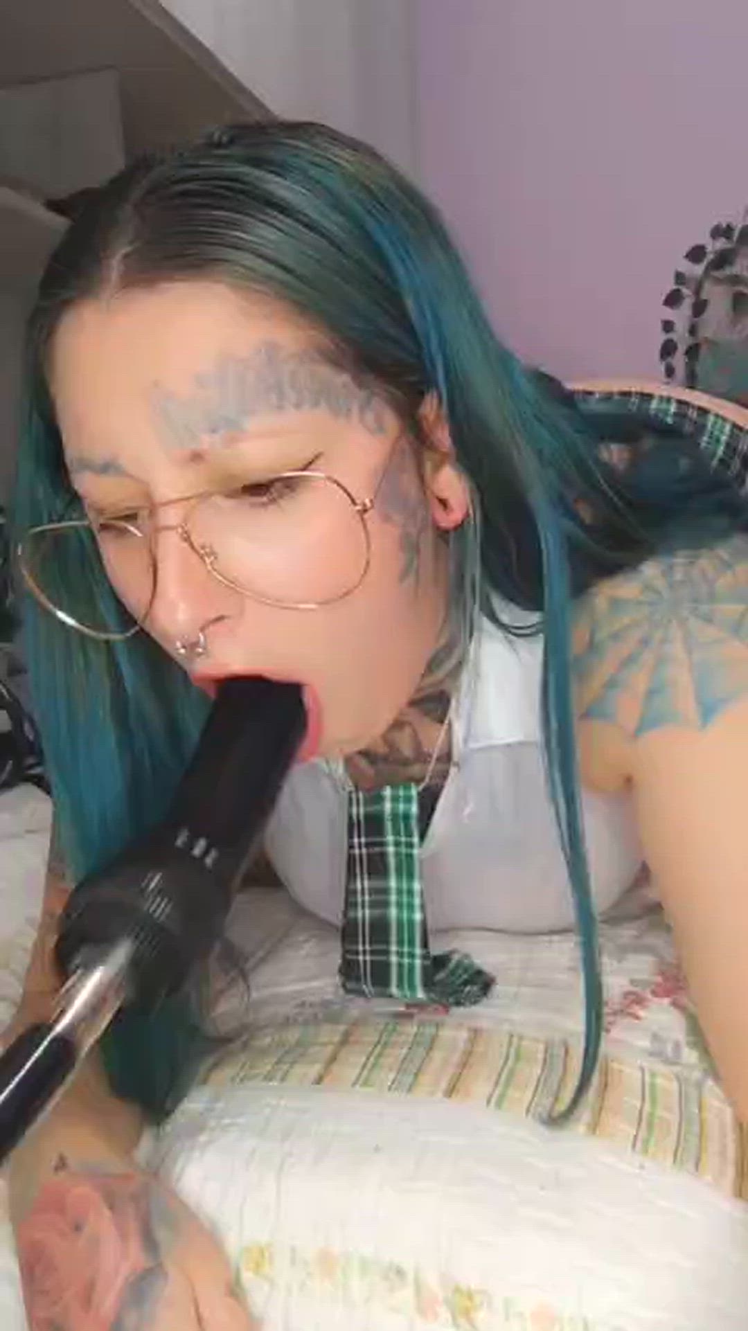 Sucking porn video with onlyfans model darkkk1312 <strong>@poisondark</strong>