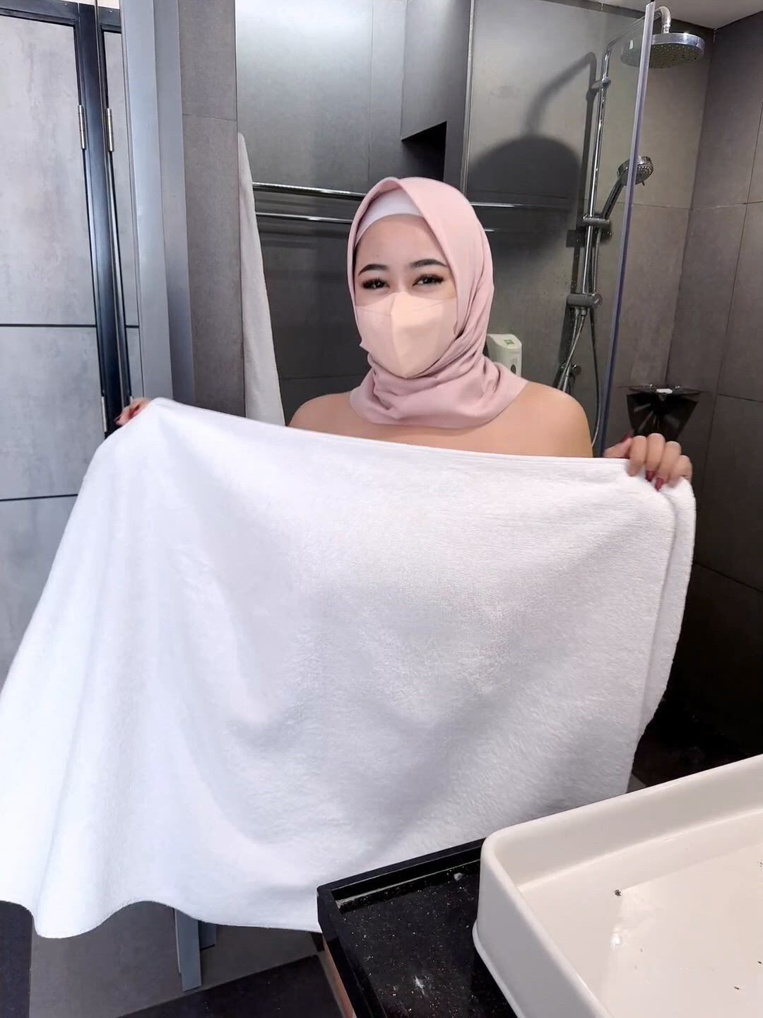 Hijab porn video with onlyfans model itsdalia <strong>@bbwmuslimdalia</strong>