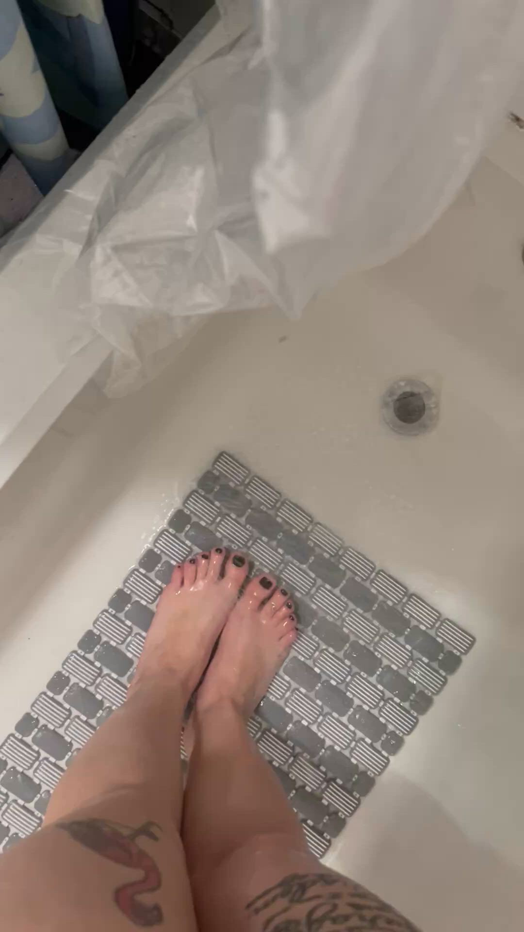 Feet porn video with onlyfans model princesssss <strong>@babykitten420000</strong>