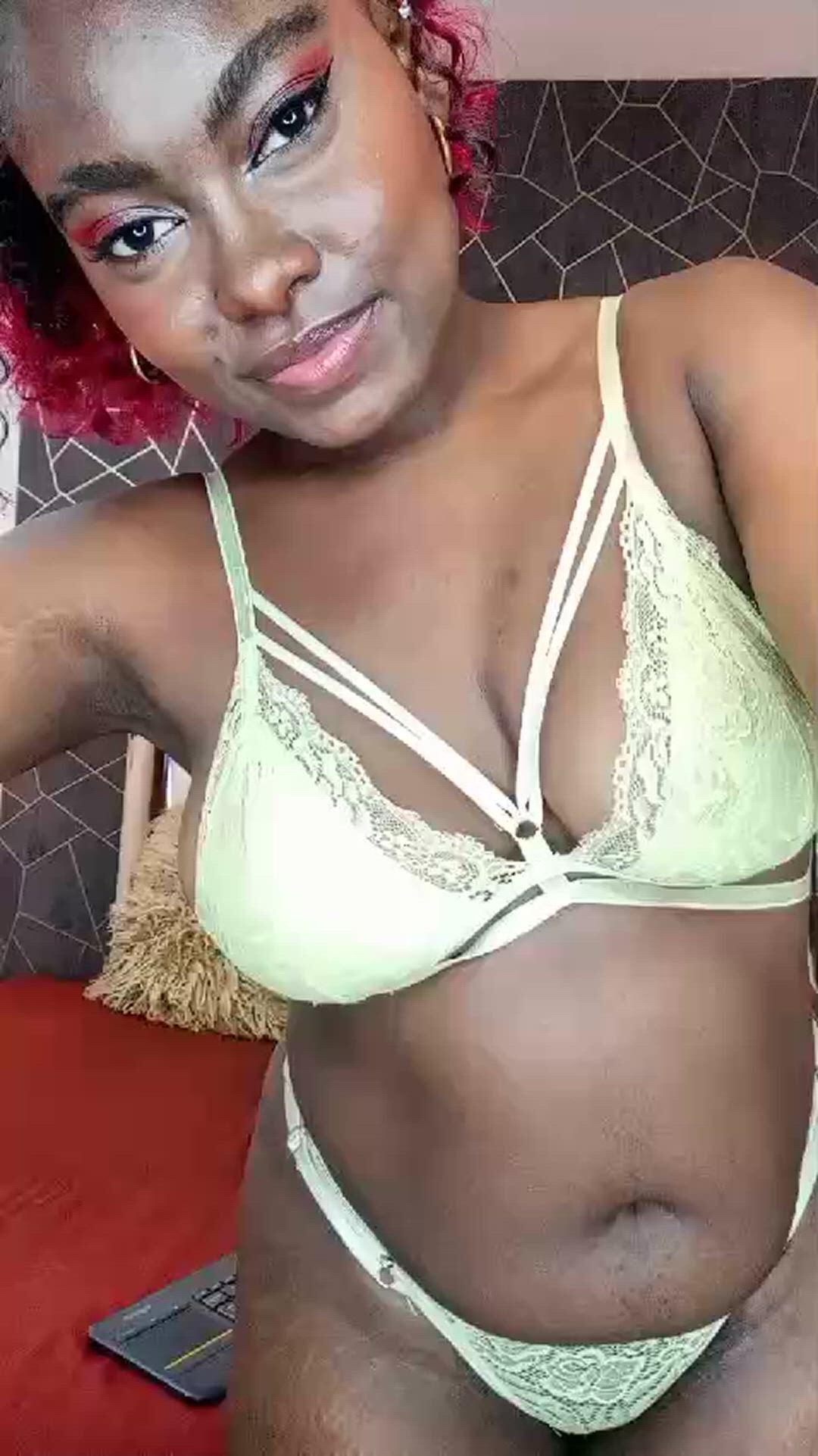 Amateur porn video with onlyfans model chloebell_ <strong>@ebony_anni39728</strong>