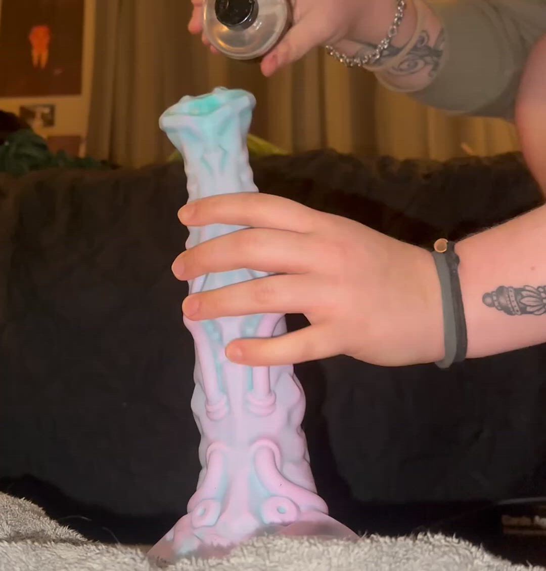 Dildo porn video with onlyfans model GlisteninggGarnettt <strong>@glisteningggarnettt</strong>