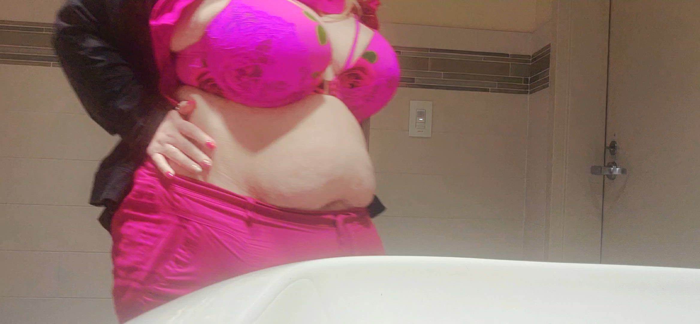 Big Tits porn video with onlyfans model hotwifenicky <strong>@hotwife.nicole.and.dean</strong>