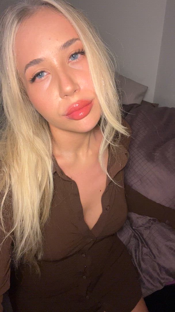 19 Years Old porn video with onlyfans model hollydoly? <strong>@hollydoly</strong>