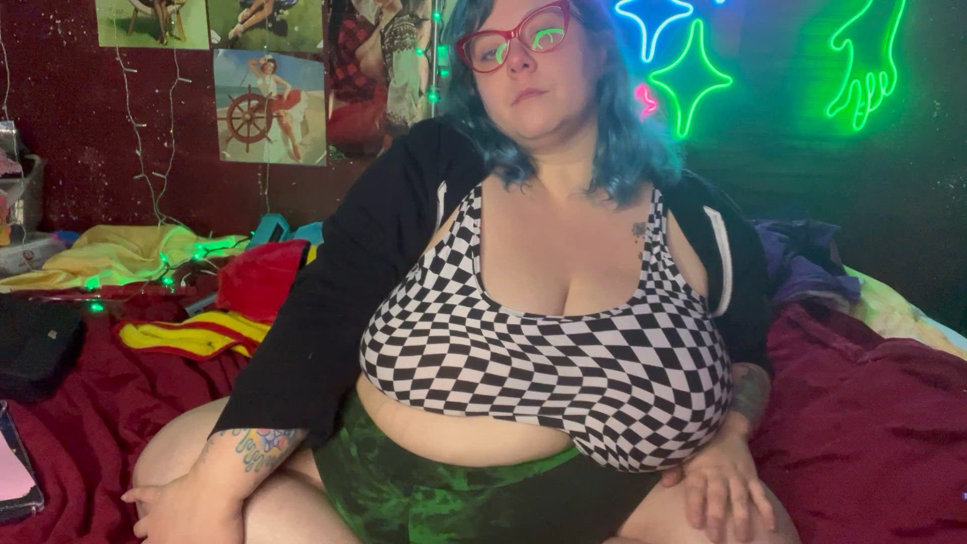 BBW porn video with onlyfans model ellielou11 <strong>@sleazelouise</strong>