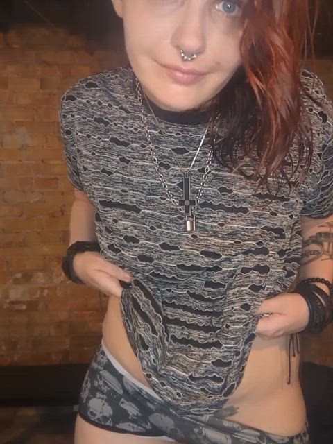 Flashing porn video with onlyfans model PhoenixxCreates <strong>@aphoenixinflames</strong>