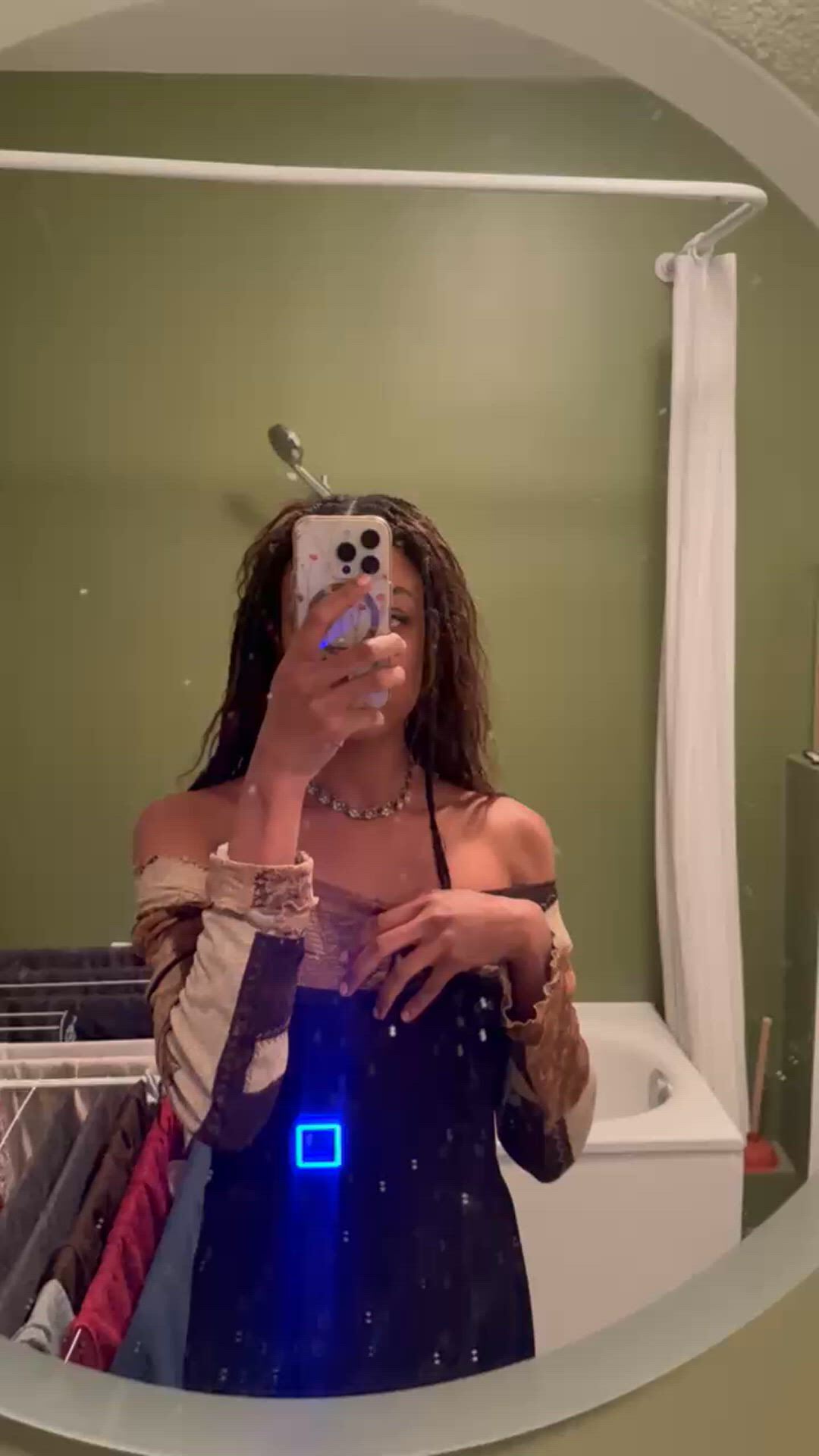 Amateur porn video with onlyfans model aurablue22 <strong>@aurablue4u</strong>