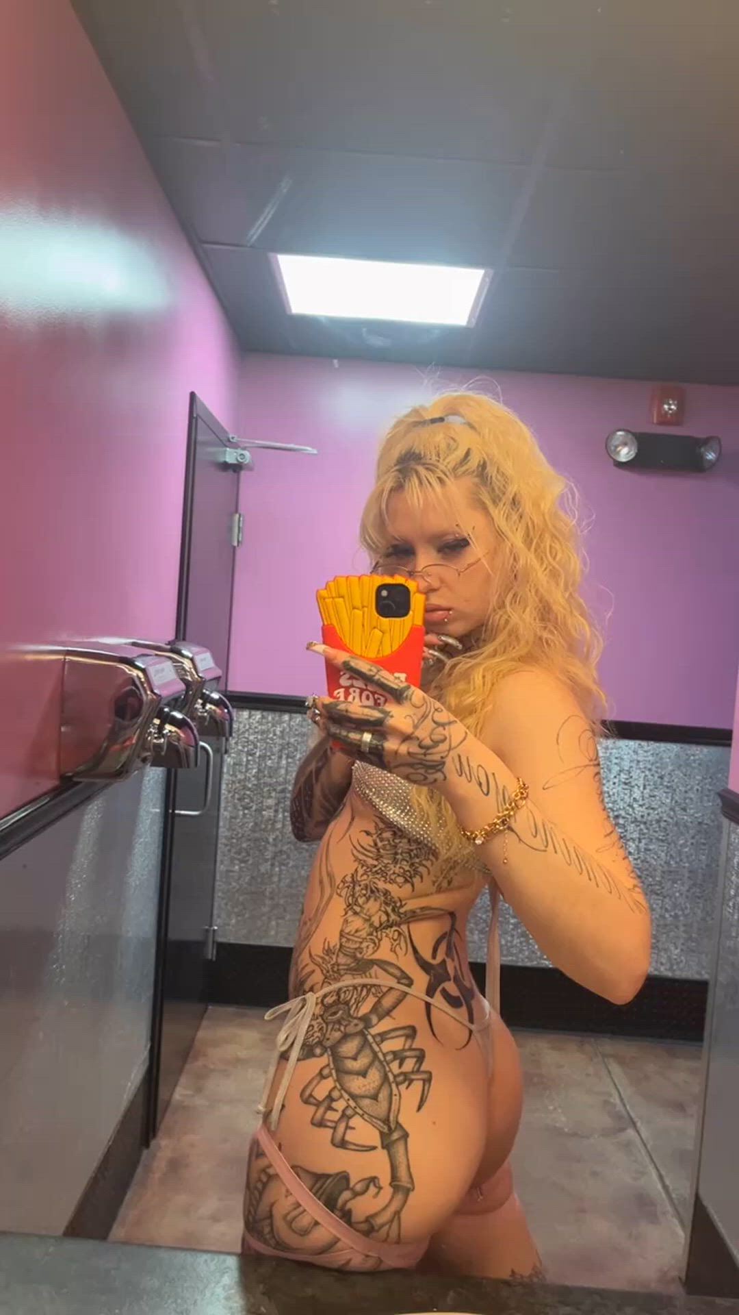 Amateur porn video with onlyfans model ifinkufreakii <strong>@ifinkufreakii</strong>