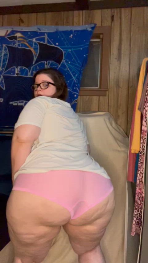 BBW porn video with onlyfans model thickpeaches33 <strong>@thick.peaches</strong>