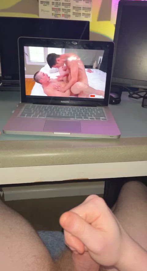 Cumshot porn video with onlyfans model charlesbce <strong>@holefood_</strong>