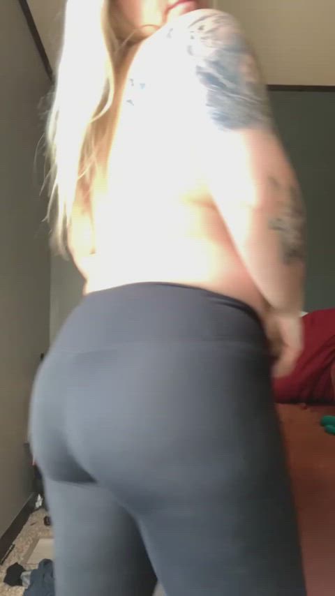 Ass porn video with onlyfans model NotARegularMom <strong>@notaregularmom4</strong>