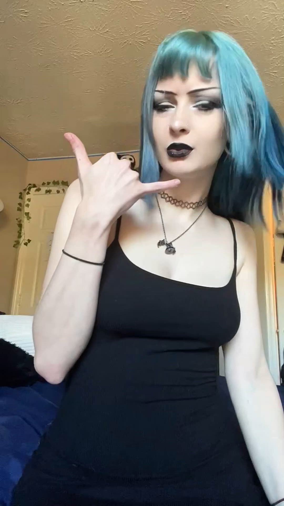 Goth porn video with onlyfans model lavend3rxthief <strong>@lavenderxthief</strong>