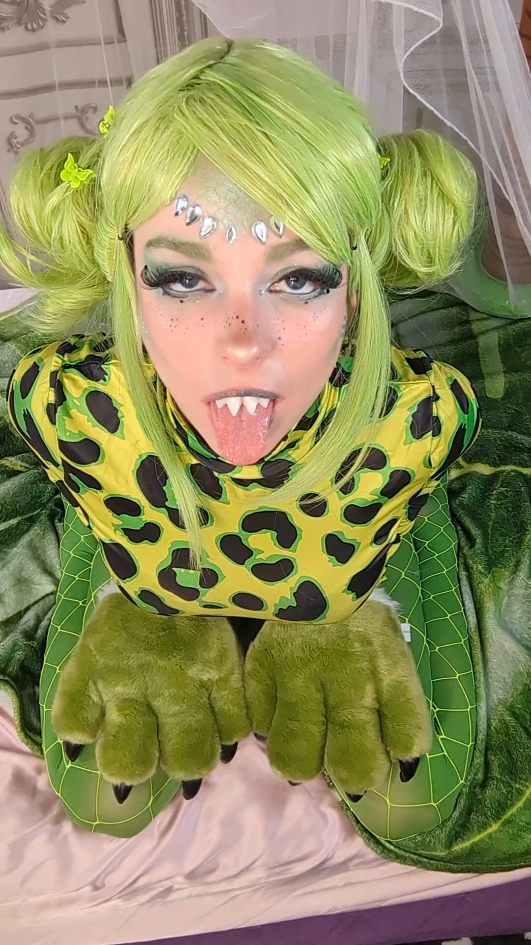 Ahegao porn video with onlyfans model mrspineapple <strong>@mrs_pineapple17</strong>