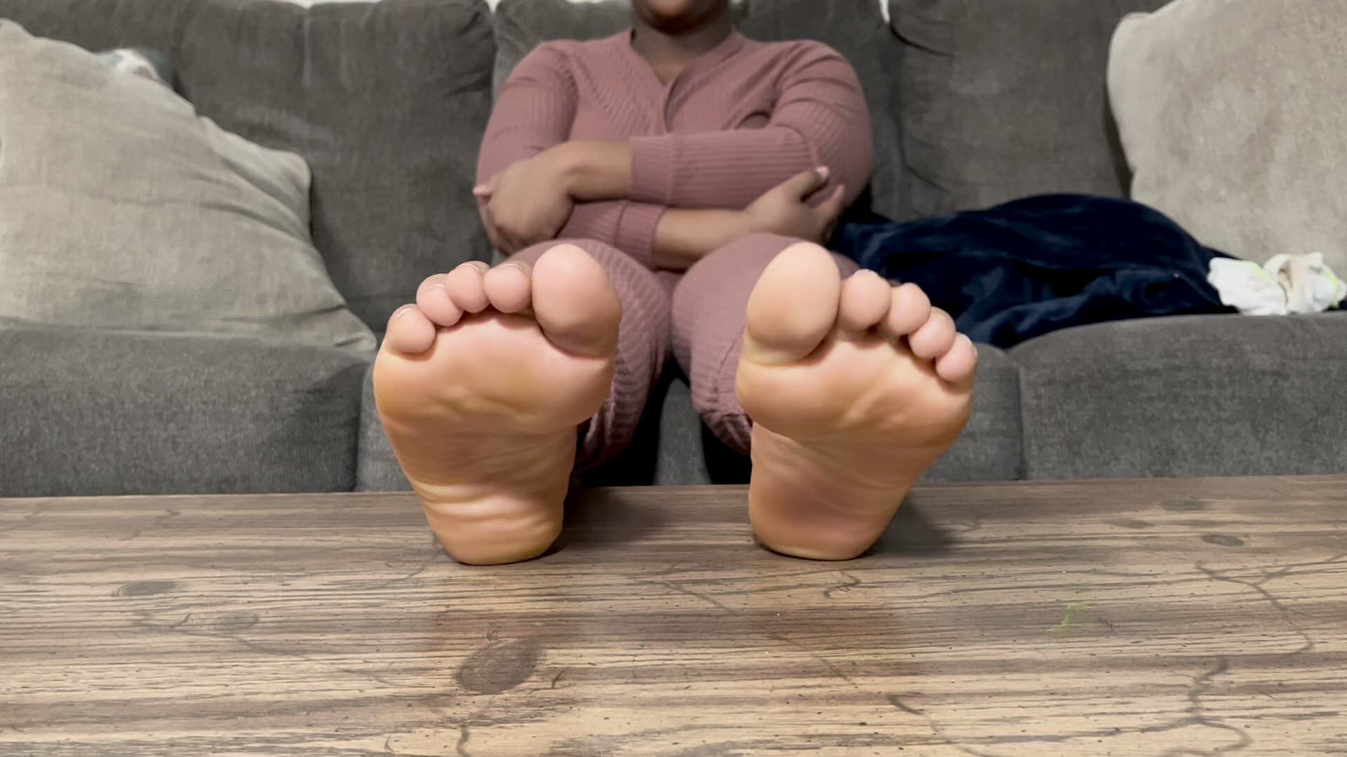 Feet porn video with onlyfans model Miss.Megan <strong>@megansfeetxxx</strong>