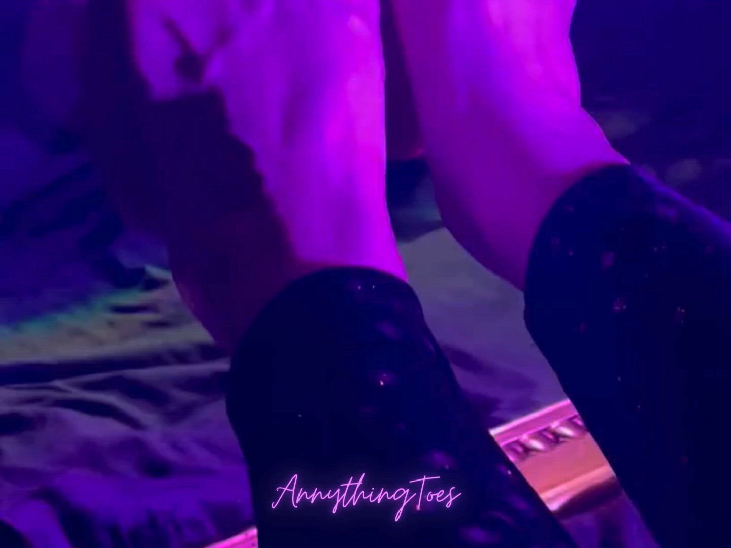 BareFootMilf porn video with onlyfans model annythingtoes <strong>@annythingtoes</strong>