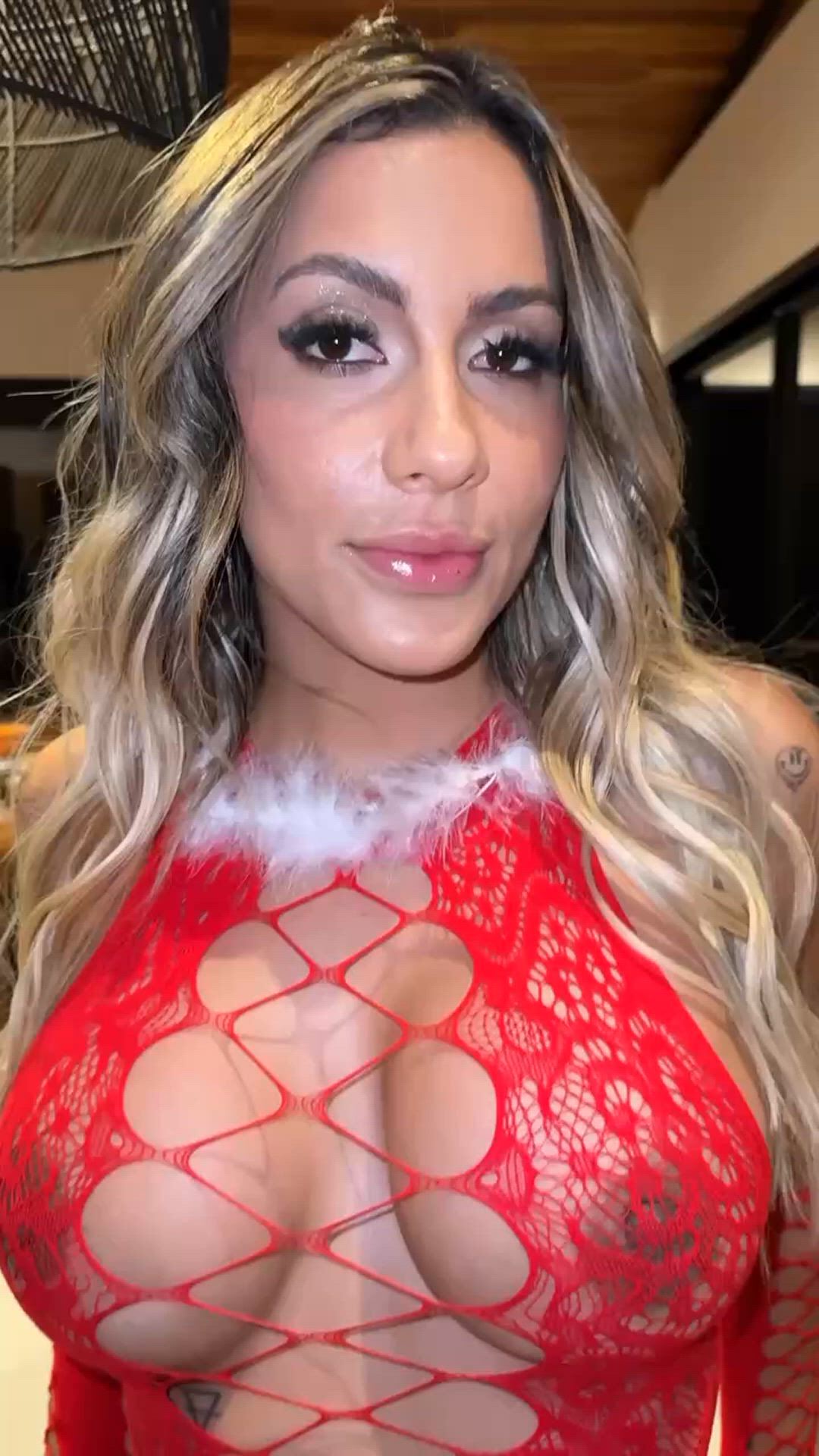 Christmas porn video with onlyfans model keniamusicr <strong>@keniamusicr</strong>